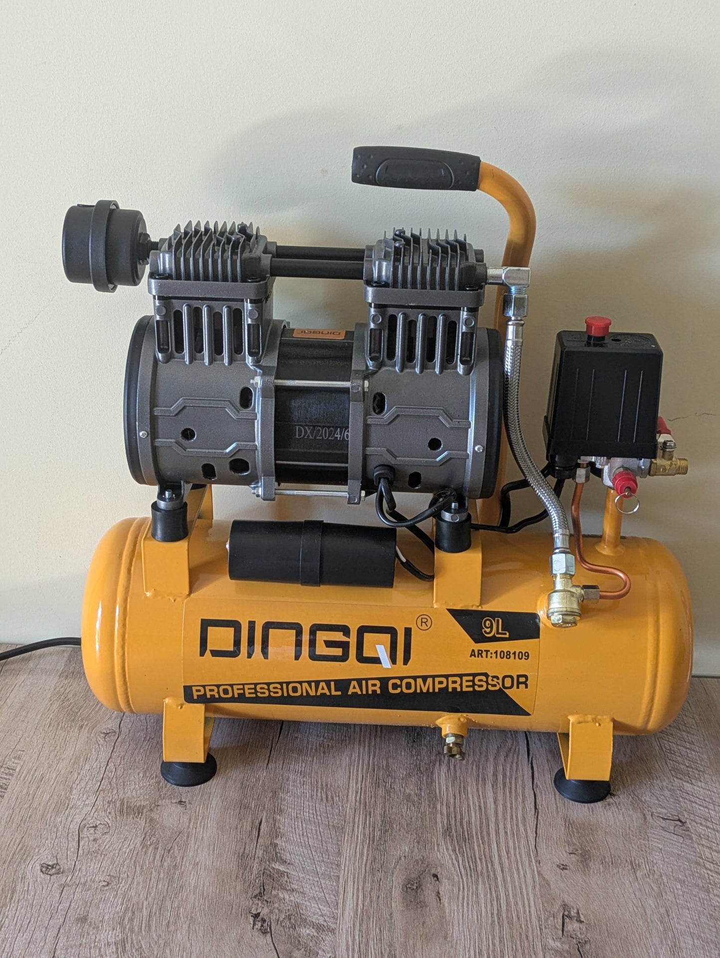 🔧 Compresseur d’air Silencieux DINGQI – Puissance, Silence et Mobilité. 9L